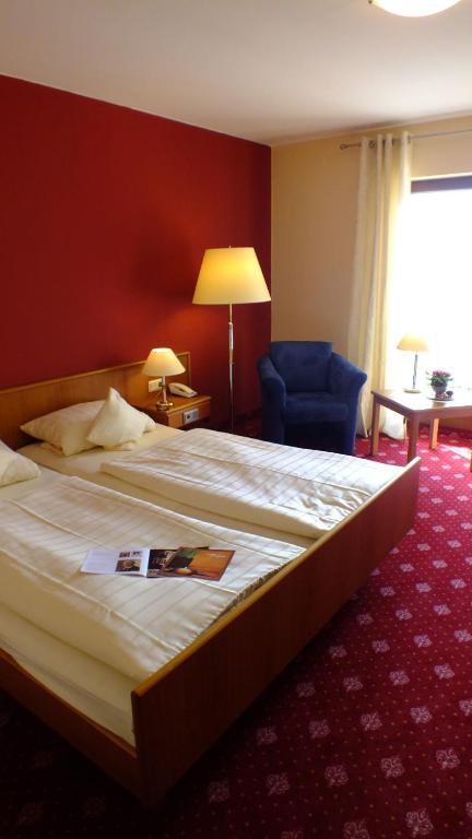 Weinhotel St. Stephanus Цельтінґен-Рахтіґ Номер фото