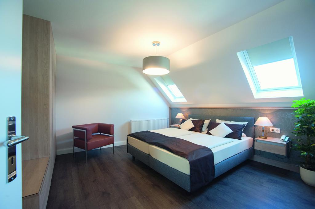 Weinhotel St. Stephanus Цельтінґен-Рахтіґ Екстер'єр фото