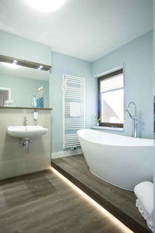 Weinhotel St. Stephanus Цельтінґен-Рахтіґ Екстер'єр фото