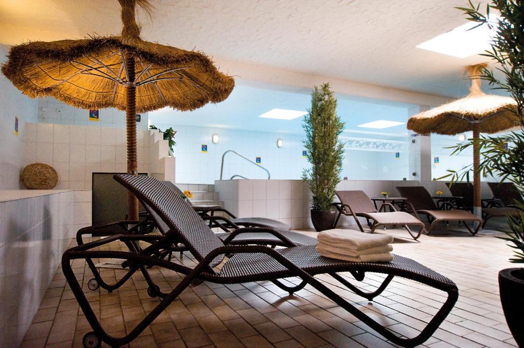 Weinhotel St. Stephanus Цельтінґен-Рахтіґ Екстер'єр фото